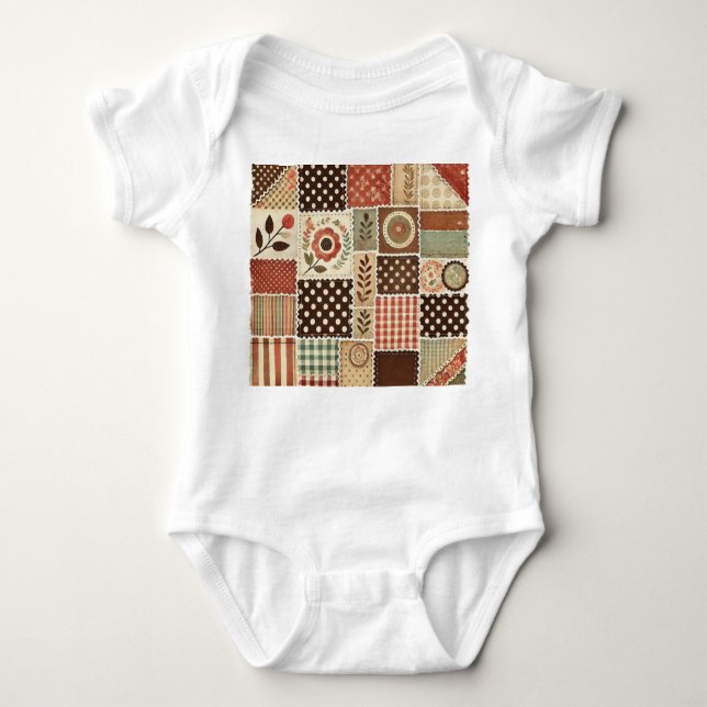 Terracotta Patchwork Rustikales Retrodesign Baby Strampler (Vorderseite)