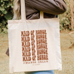 Terracotta Retro Boho Personalisierte Trauzeugin Tragetasche<br><div class="desc">Suchen Sie das passende Geschenk für Ihre Trauzeugin? Schauen Sie sich nur unsere personalisiert verbrannten Orangentotentaschen an! Diese Tasche sind perfekt für jede Hochzeit oder jedes Brautparty. Sie sind nicht nur stylish, sondern auch praktisch und können eine Menge Gaumen enthalten. Warum also warten? Bestellen Sie noch heute Ihre personalisierte Tasche!...</div>