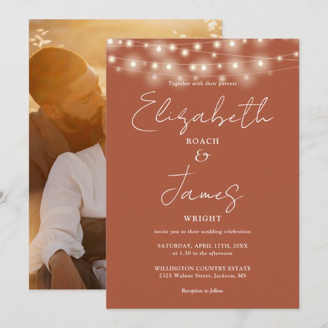 Terracotta String Lights Chic Script Foto Wedding Einladung (Vorne/Hinten)