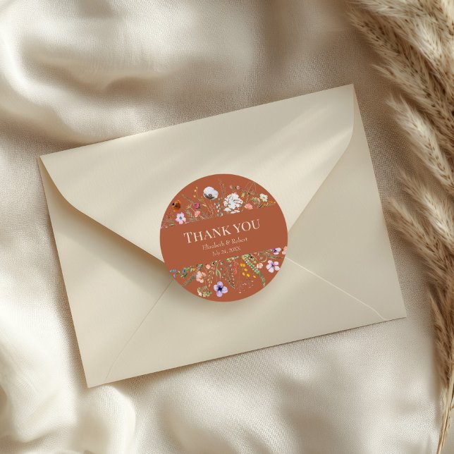 Terracotta Wildblume Meadow Wedding Vielen Dank Runder Aufkleber (Terracotta Wildflower Meadow Wedding Thank You Classic Round Sticker on an elegant wedding envelope)
