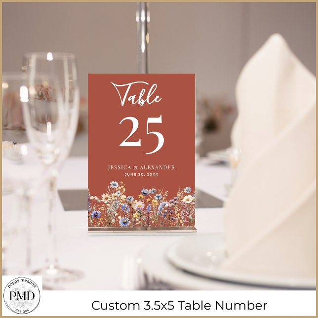 Terracotta-Wildblumen Elegante Script Wedding Tischnummer (Terracotta Wildflowers Elegant Script 3.5x5 Wedding Table Number with Couple Names, Date.)