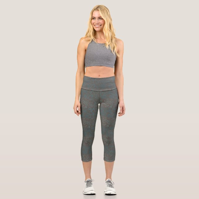 Terrain Pattern Blue 01bx4 Dgrey BG Capri Leggings (Vorderseite)