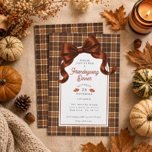 Terrakotta-Bogen Herbst Karo Friendsgiving Dinner Einladung