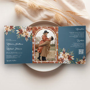 Terrakotta Florale Wildblumen Staubblau Hochzeit Dreifach Gefaltete Einladung