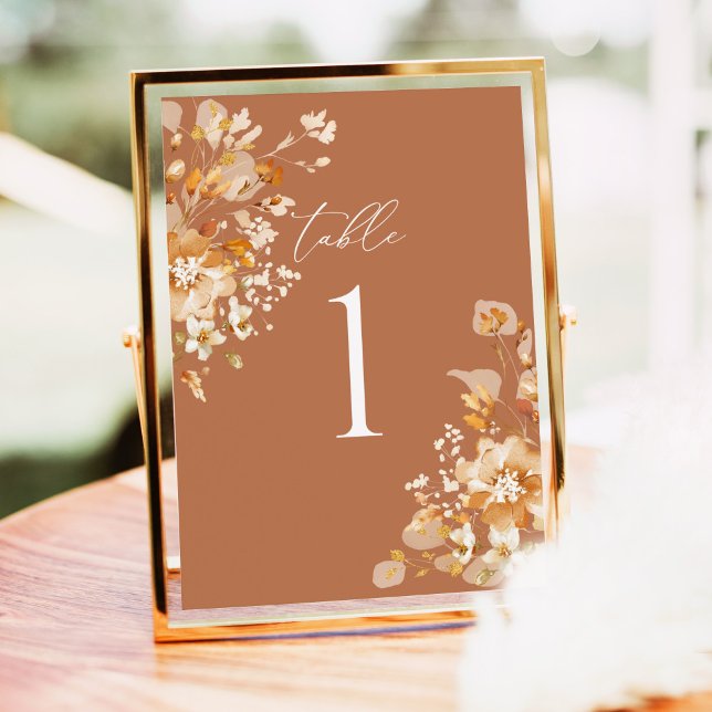 Terrakotta-Hochzeitstischnummern, Florale Eleganz (Terracotta floral wedding table number, elegant script in gold frame for reception, burnt orange)