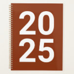 Terrakotta-Jahrtausendwende - moderne Typografie Planer<br><div class="desc">Minimalistische Terrakotta und weiße moderne Typografie Zahlen kundenspezifische Jahr Planer. Maßgeschneiderter weißer Text,  Zahlen,  Terrakotta solider schlichter Hintergrund. Sie können es mit Ihrem Namen,  Initialen,  Monogramm,  Jahr,  etc. personalisiert oder einfach den Text löschen,  und die schlichte schwarze Farbe verlassen.</div>