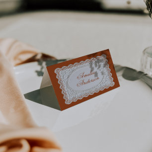 Terrakotta-orange Hochzeitsplatzkarten mit Spitzen Tischnummer