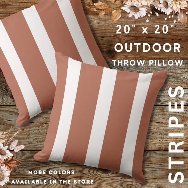 Terrakotta und weiße Streifen Rustikales Bauernhau Kissen (Terracotta And White Outdoor Striped Throw Pillows 20" x 20")