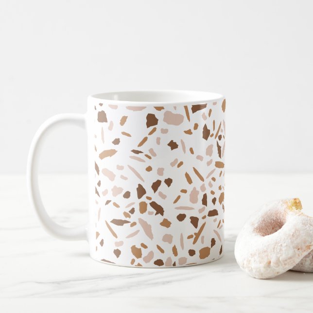 Terrazzo Brown und Beige und Weiß Kaffeetasse (Mit Donut)