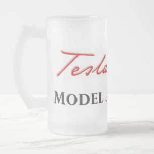Tesla vorbildliches S scripted auf einem Mattglas Bierglas