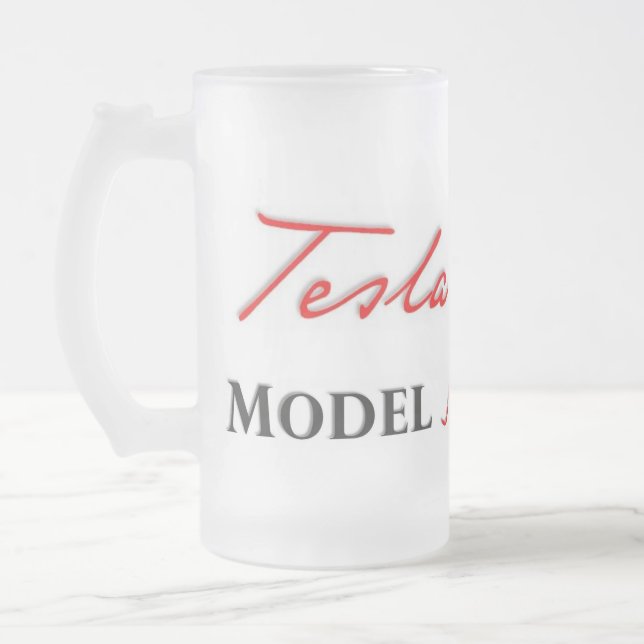 Tesla vorbildliches S scripted auf einem Mattglas Bierglas (Links)