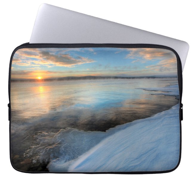 Teslin Lake Nach einem Sturm, Yukon Laptopschutzhülle (Vorderseite)