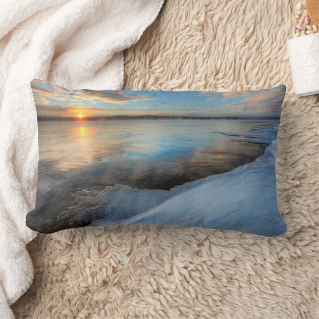 Teslin Lake Nach einem Sturm, Yukon Lendenkissen (Decke)