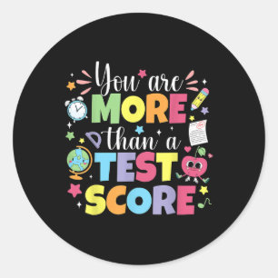 Test Day Teacher Shirt Sie sind mehr als ein Test Runder Aufkleber
