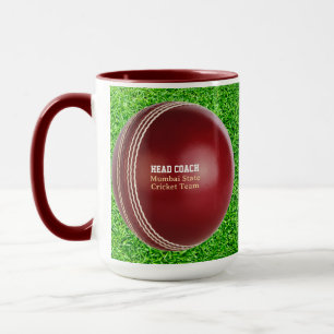 Testen des roten Cricket-Balls mit benutzerdefinie Tasse