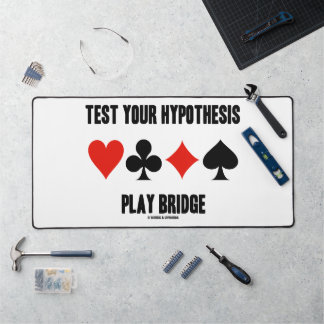 Testen Sie Ihre Hypothese Play Bridge Vier-Card-An Schreibtischunterlage