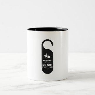 Tests stören nicht die witzige Design-Tasse Zweifarbige Tasse