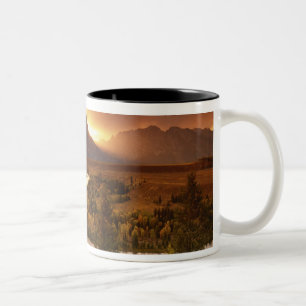 Teton Range bei Sonnenuntergang, vom Snake River Zweifarbige Tasse