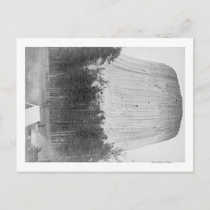 Teufelskrater mit 4 Personen im Vordergrund Postkarte