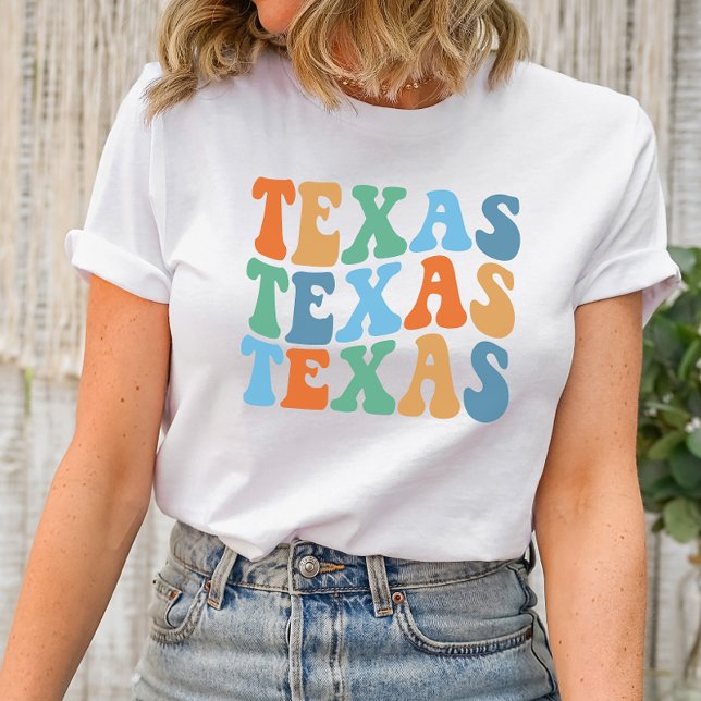 Texas Shirt Wavy Groovy Schriftart (Showcase your Lone Star State pride with our "Texas Shirt Wavy Groovy Font." This shirt is a funky a)
