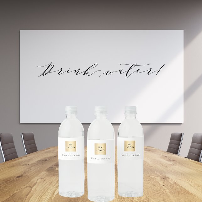 Text für das Firmenlogo Wasserflaschenetikett (Von Creator hochgeladen)