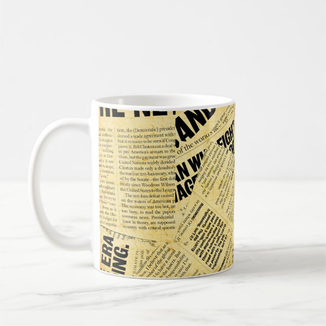 Text in Zeitungen mit altem Papier Kaffeetasse (Links)