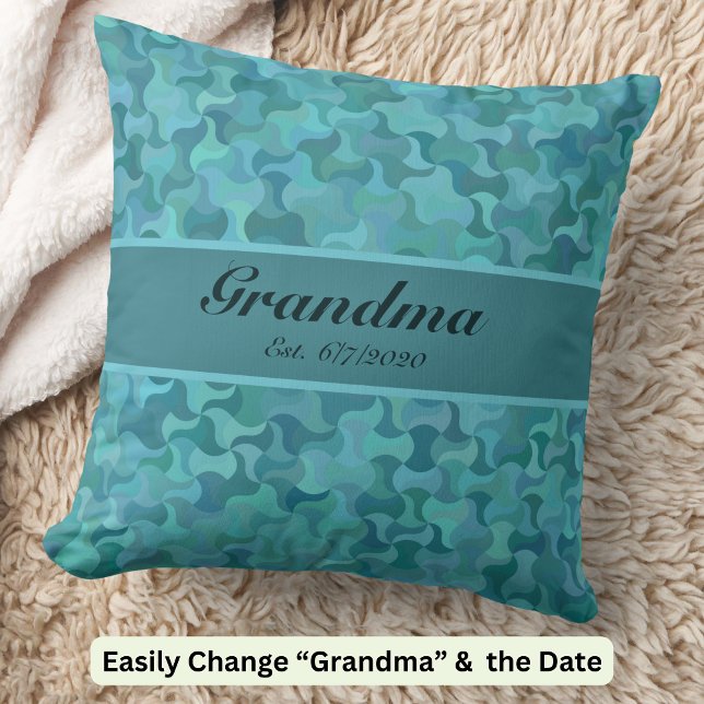 Text Oma Est Großmutter New Baby Aquamarin ändern Kissen (Von Creator hochgeladen)
