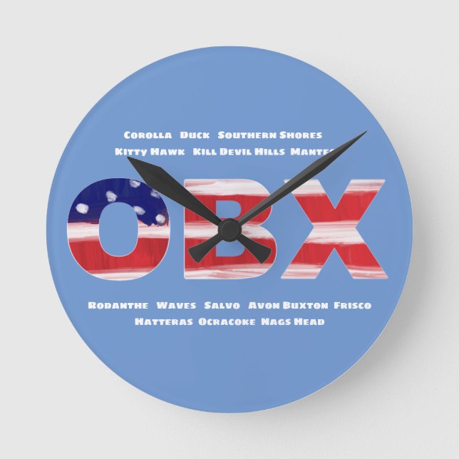 Text und Städte der OBX-Flagge Runde Wanduhr (Vorderseite)