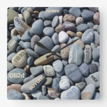 Text-Ziffern u. Kiesel-rustikale quadratische