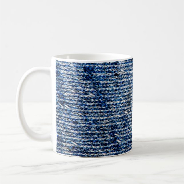 Textur aus blauem Strickwolle Kaffeetasse (Links)