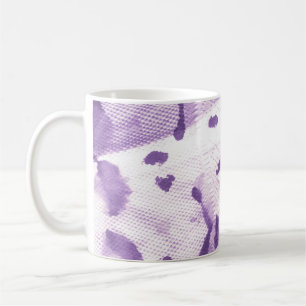 Texturiert von Tieren. Lavendelbahn. L Kaffeetasse