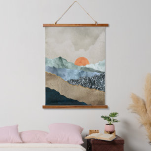 Texturierte Bergschichten mit Sonnenuntergang Wandteppich Mit Holzrahmen