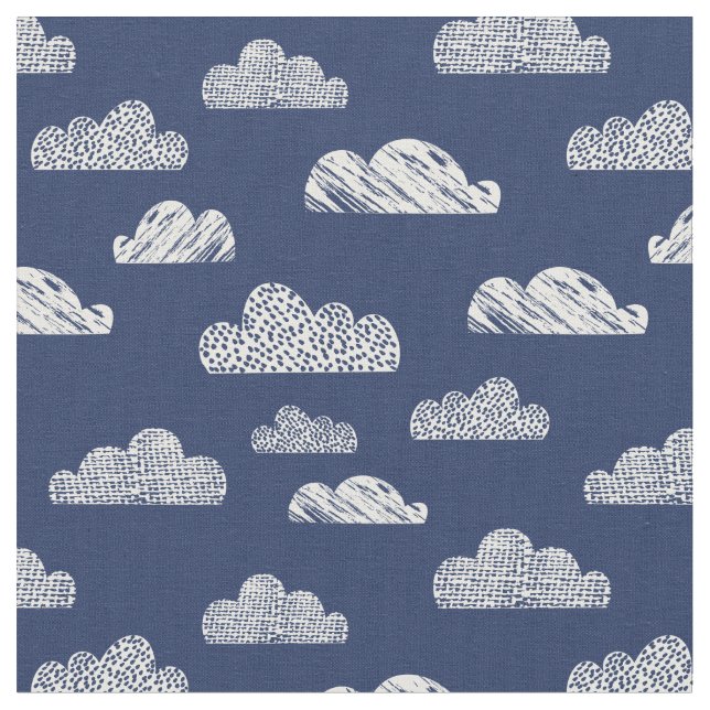 Texturierte Wolken auf dunkelblau Stoff (Nahaufnahme)