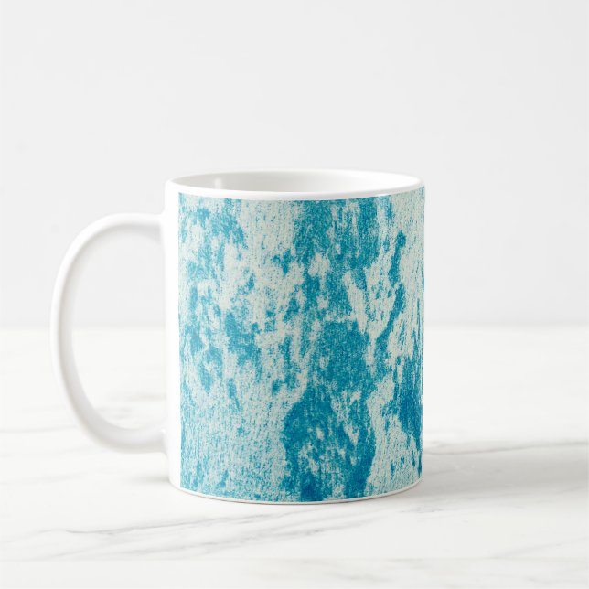 Texturierter blauer Hintergrund aus dichtem Stoff. Kaffeetasse (Links)