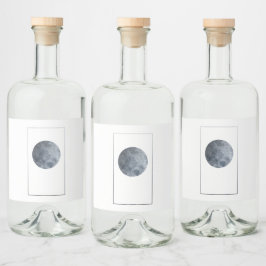 Texturierter Mond über Minimalistisches Design der Alkoholflaschenetikett