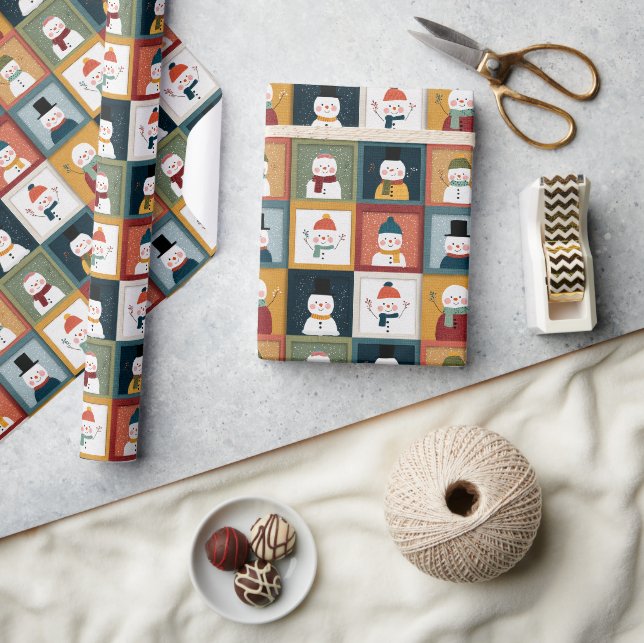 Texturiertes Raster aus festlichen Schneemännern Geschenkpapier (Kunsthandwerk)