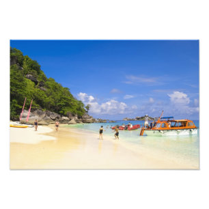 Thailand, Andaman-Meer. Passagiere an Land bei Fotodruck