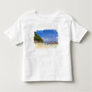 Thailand, Andaman Sea. Passagiere an Land Kleinkind T-shirt
