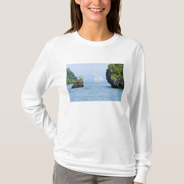 Thailand, Andaman Sea. Star Fyer Clipper Schiff 2 T-Shirt (Vorderseite)