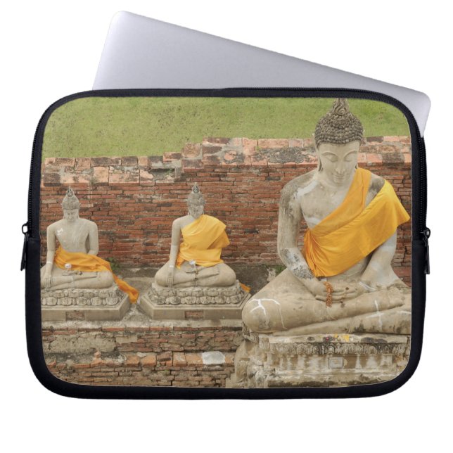 Thailand, Ayutthaya. Statuen des Sitzhaushalts Laptopschutzhülle (Vorderseite)