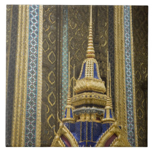 Thailand, Bangkok. Details von aufwendig verzierte Fliese