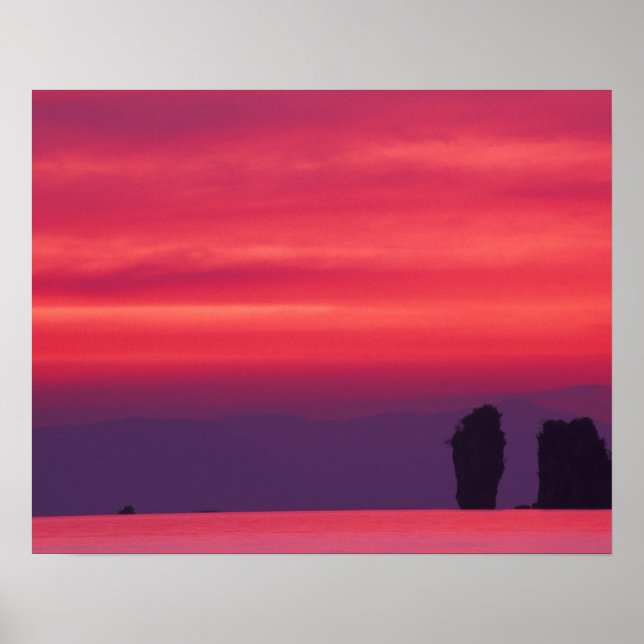 Thailand, Phang Nga Bay. Rosa Himmel, die sich in Poster (Vorne)