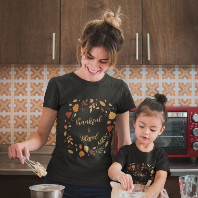 Thankful & Blessed Autumn Leaves Fall Thanksgiving T-Shirt (Von Creator hochgeladen)