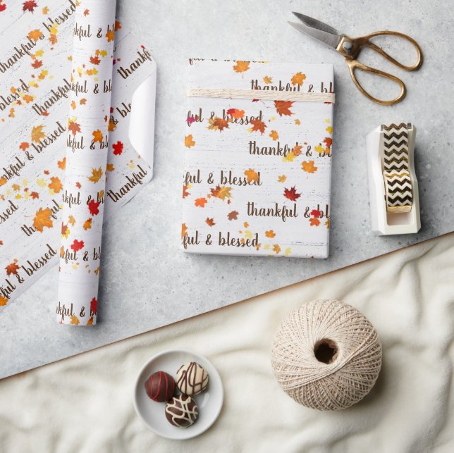 Thankful & Blessed Text With Autumn Leaves Geschenkpapier (Kunsthandwerk)