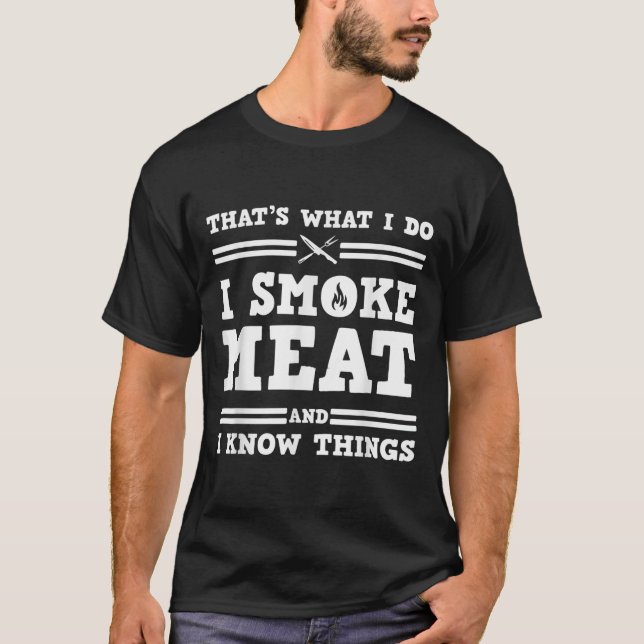 That's What I Do I Smoke Meat And I Know Things  T-Shirt (Vorderseite)