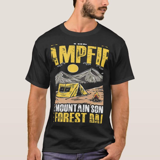 The Campfire Forest Camp Travel Hiking Camper Camp T-Shirt (Vorderseite)