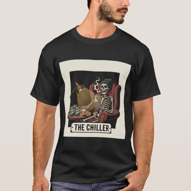 The Chiller Skeleton Relaxing with Beer and Cigare T-Shirt (Vorderseite)