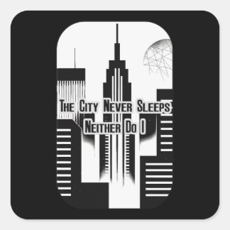 The City Never Sleeps Hustle Skyline Design Quadratischer Aufkleber