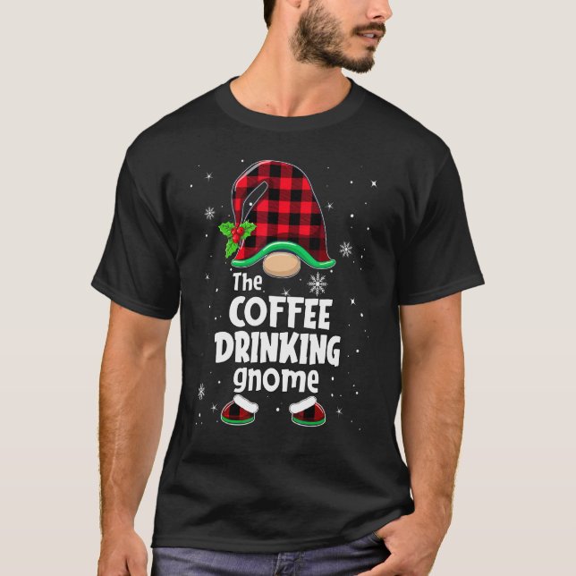 The Coffee Drinking Gnome Buffalo Plaid Christmas  T-Shirt (Vorderseite)