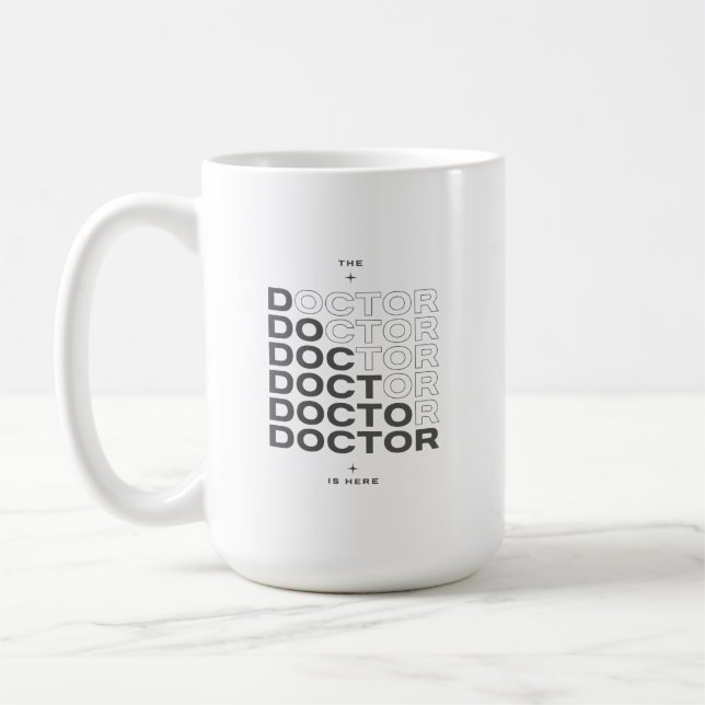 The Doctor Is Here Minimal Text Design Kaffeetasse (Links)